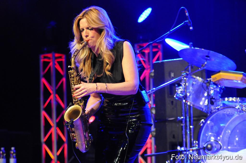 Happy 45th birthday, Candy Dulfer. 