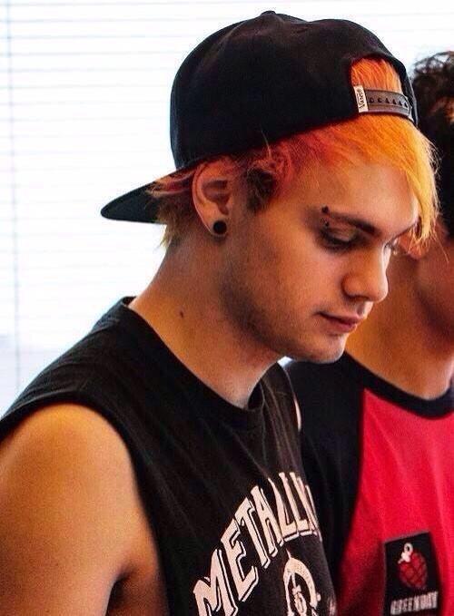 lwtcIean's tweet image. good night 💚 maybe tonight is the night my sunshine will follow me :) I love you superhero 💕