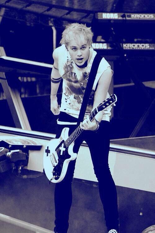 lwtcIean's tweet image. good night 💚 maybe tonight is the night my sunshine will follow me :) I love you superhero 💕