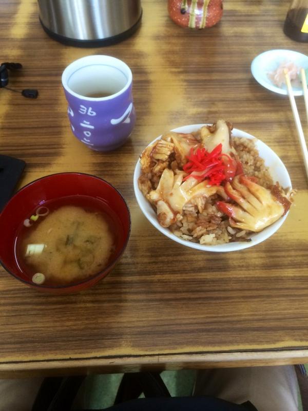 0408Yuichi's tweet photo. 苫小牧さようなら〜
北海道２日目にしてやっとらしい名産品を食べれました。
ホッキ飯 http://t.co/6a4zrN2GqM