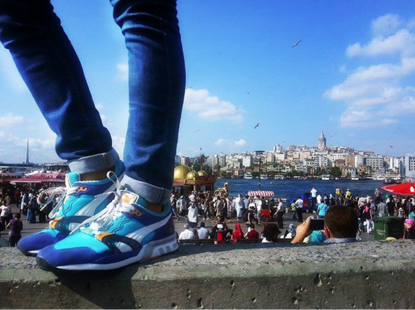 PUMATurkiye's tweet photo. #Trinomic eşsiz tasarımı ile tarihi #Eminönü meydanında.
#TrinomicLovesİstanbul http://t.co/8G4aaMXLyj