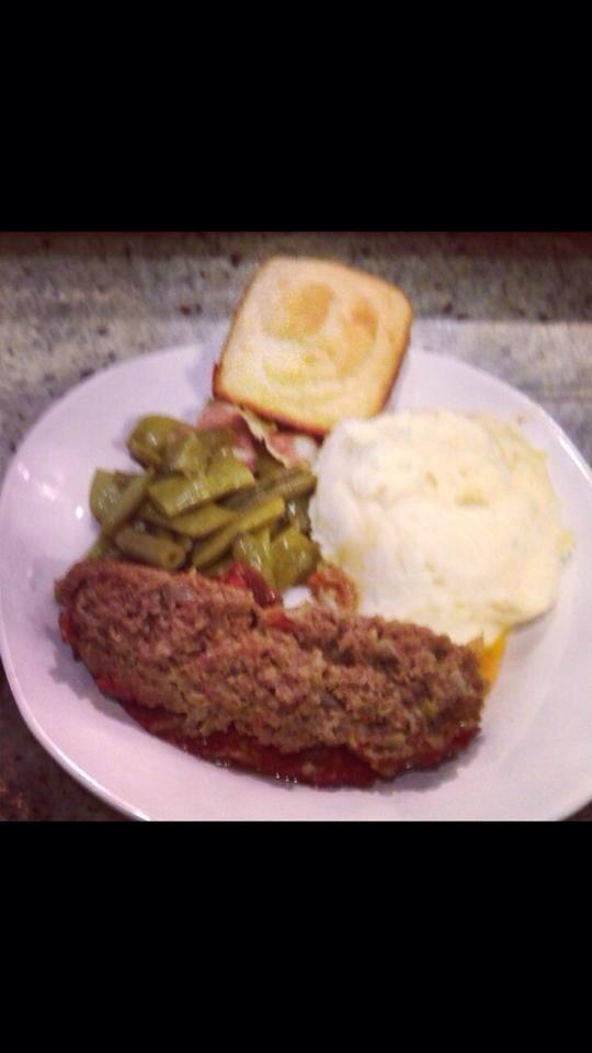 righteousbrew's tweet image. Friday's Daily Special: Meatloaf with Mashed Potatoes, Green Beans, and a Roll! $6.99! #righteousbrew #dailyspecial