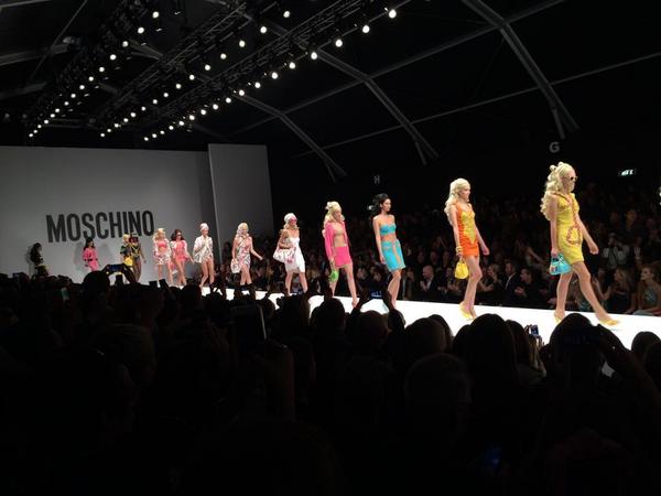 MilkX_HK's tweet photo. #MoschinoSS15 @Moschino #SS15 #mfw #barbies #JeremyScott http://t.co/sR1FkCDiGG
