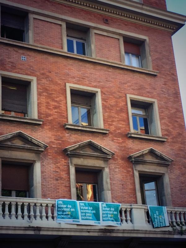 La Facultat de Farmàcia de la UB a favor del dret a decidir! Així sí! #CatalansVote9N #araeslhora