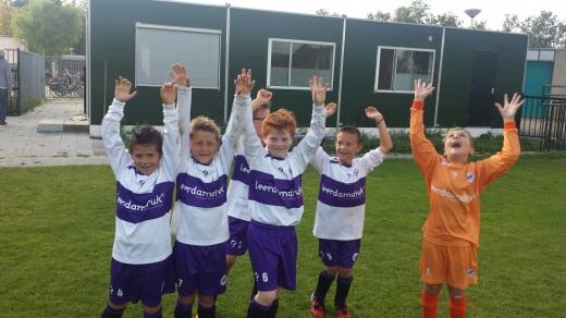 Heb jij al zin in het weekend? Deze mannen kunnen niet wachten om weer plezier te maken!