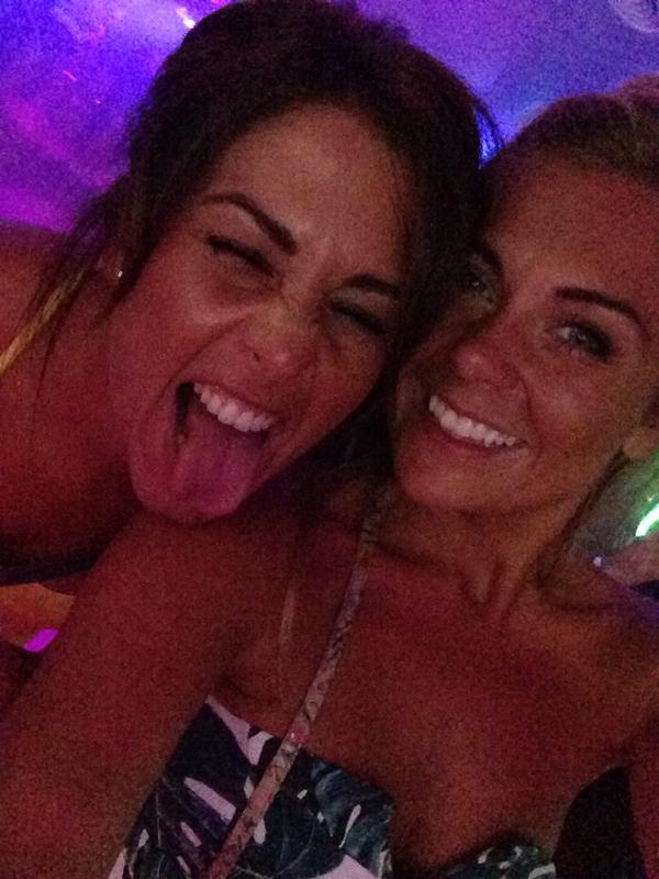 BeckySomers's tweet photo. 👯 http://t.co/d6vilRnkXz