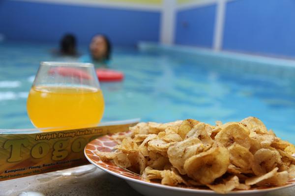 Kripik_Togogs's tweet photo. Liburan asik bareng kluarga 😄 || Open reseller @Kripik_Togogs CP : Pin : | 52736DA0 ||  0838-2045-3681 http://t.co/zw6CoE6Drl""