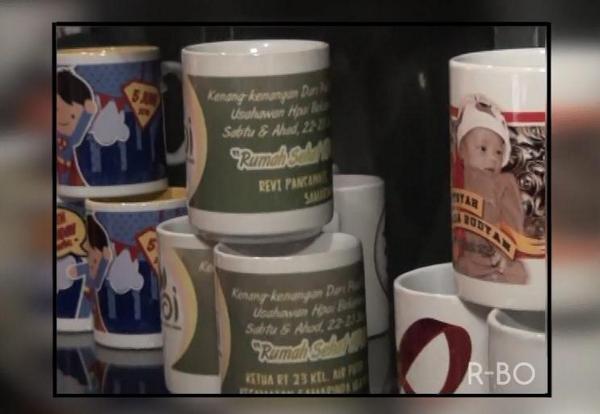 Young Spirit episode pengusaha kedai mug. #samarindatv #mantapwal <a href="/KedaiMug/">Bikin Merchandise</a>