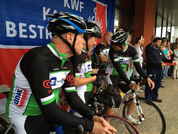 Benieuwd hoe onze fietsers ervoor staan in hun 3 daagse strijd voor <a href="/kwf_nl/">KWFKankerbestrijding</a> volg dan <a href="/DeliXLTour/">DeliXL Tour</a> #gotoppers