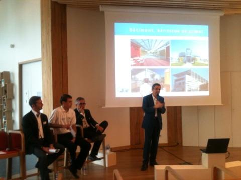 SolarPhileas's tweet photo. Conférence de notre partenaire #CMF gestion du climat : #verrières et #atrium au Bâtiment B @atlanbois @NOVABUILD_ http://t.co/aUk9LMuT9h