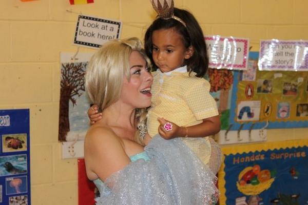 DollypopParties's tweet photo. #Elsa has been having a blast! We are looking forward to parties with William, Eve &amp; Ellie #Frozen #Fun #birthday http://t.co/MKuuGskAaJ