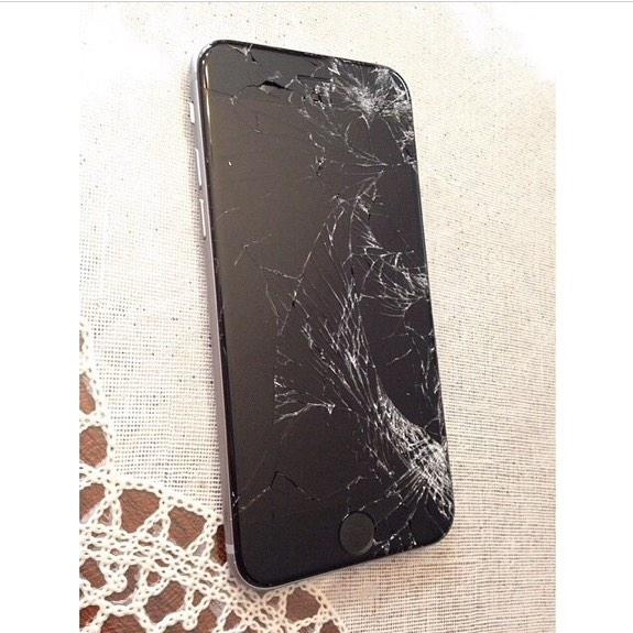 TechnologyOCD's tweet image. #iphone6 #plus #ios8 #ios it is worth buying took me 8 hard hits with hammer to break and its by force.