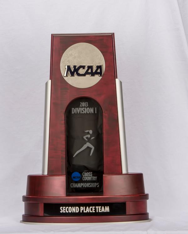 ArizonaTrack's tweet photo. RACE DAY! We'll see you at 5 p.m. at Del Urich Golf Course... We're kind of a big deal :) #BearDown #BeLezoLike http://t.co/VuMlamIX6h