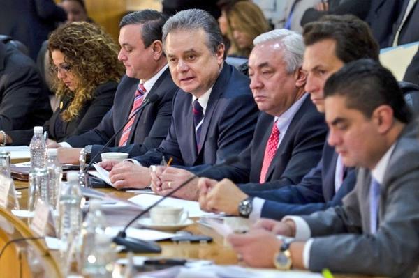 JoaquinColdwell's tweet photo. Me encuentro en la Cámara de Diputados en comparecencia con motivo de la Glosa del 2do Informe de Gobierno. http://t.co/Wo93QnIEV7