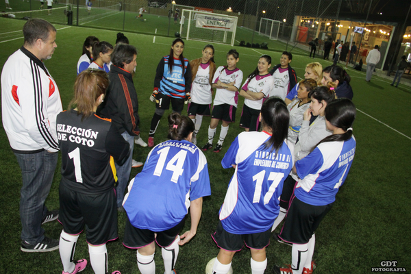 TorreGerman's tweet photo. #Campeonato #futbol #Femenino @RamonMuerzaSEC @aldecoto @ibocortez49 @peru_dario  Coto Sel VS Camapanitas (Coto B ) http://t.co/dTtLcqGRJD