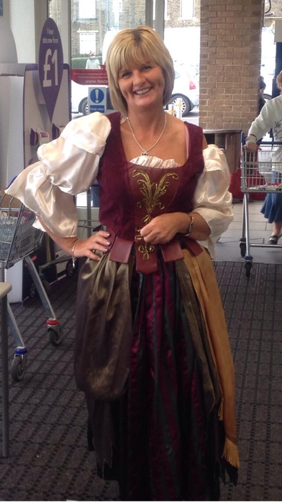 #witwoooo look at Sue <a href="/suedunne1961/">susan dunne</a> #wench #pirateparty 🚣👗