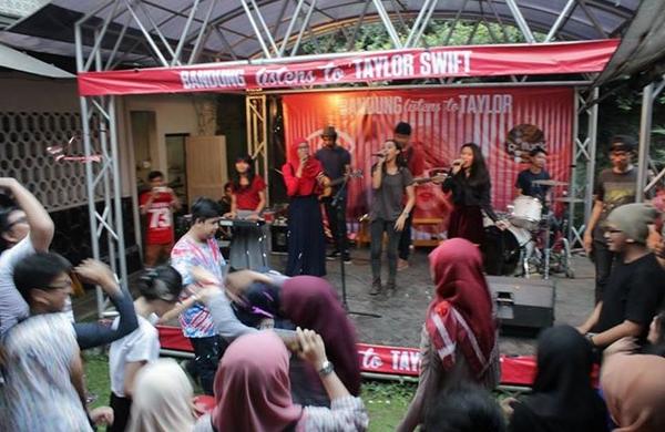 7sept14 #SwiftiesBLTT <a href="/TSwiftBandung/">Taylor Swift Bandung</a> @CrazyConcert Pecah bgt acaranya gabisa move on euy:D