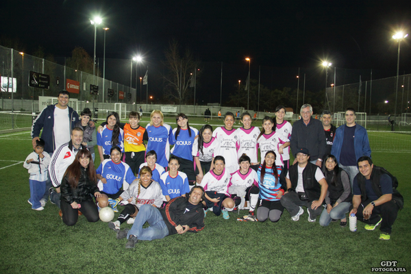 TorreGerman's tweet photo. #Campeonato #futbol #Femenino @RamonMuerzaSEC @aldecoto @ibocortez49 @peru_dario  Coto Sel VS Camapanitas (Coto B ) http://t.co/HWImLjBoPF