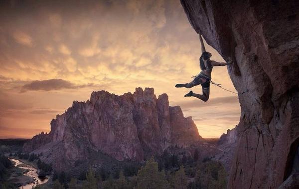 Power Girls. Amanda Clark | Smith Rock, Oregon #escalada #climbing blackblockclimbing.com