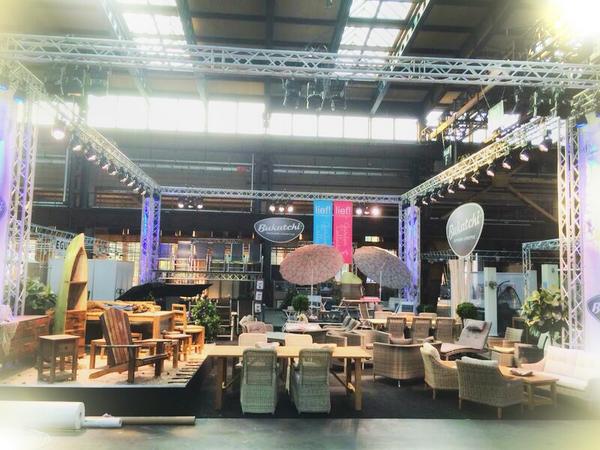 Bukatchi's tweet photo. Ook de laatste huisbeurs in Duitsland is afgerond, goede sfeer en positieve houding naar seizoen 2015. http://t.co/90yItPyAuU