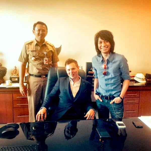 arkarna's tweet photo. Good job Ahok you have our support✌️☺️ http://t.co/CSEakBFHWh http://t.co/pjAE40SGmD