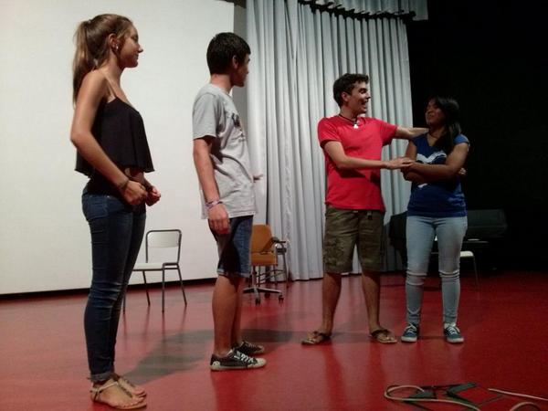 SomosTeatro_'s tweet photo. No hay mejor manera de empezar el curso que con risas y ensayos renovados.  #Caciques2.0 http://t.co/qKiSTeTGp3