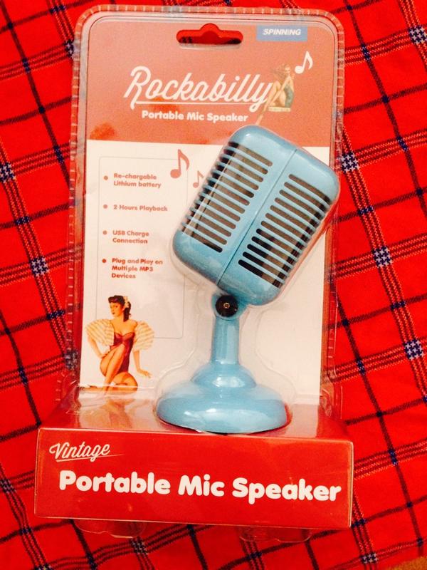 beautyrocksblog's tweet photo. I love this handy little speaker from @SpinningHatLtd . It's cute and has now turned my mornings into a music party! http://t.co/4aFSuSzInm