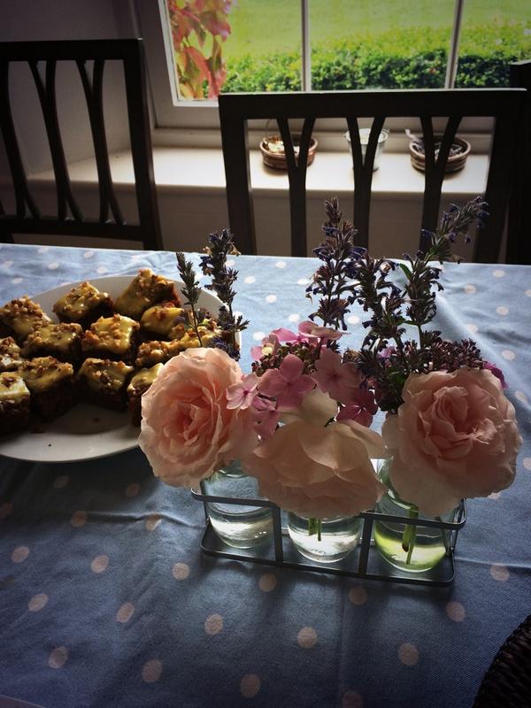 DiamondliteIre's tweet photo. Really enjoying teaming #Diamondlite up with Siobhan at her #stellaanddot party today, great sales &amp; delish treats! http://t.co/ATTT5ntPdR