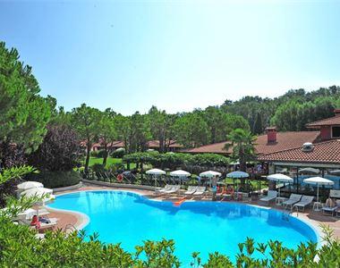 Zonnig nazomeren aan het #Gardameer! Bekijk de aanbiedingen van Residence Il Gabbiano. tinyurl.com/phpm8k5