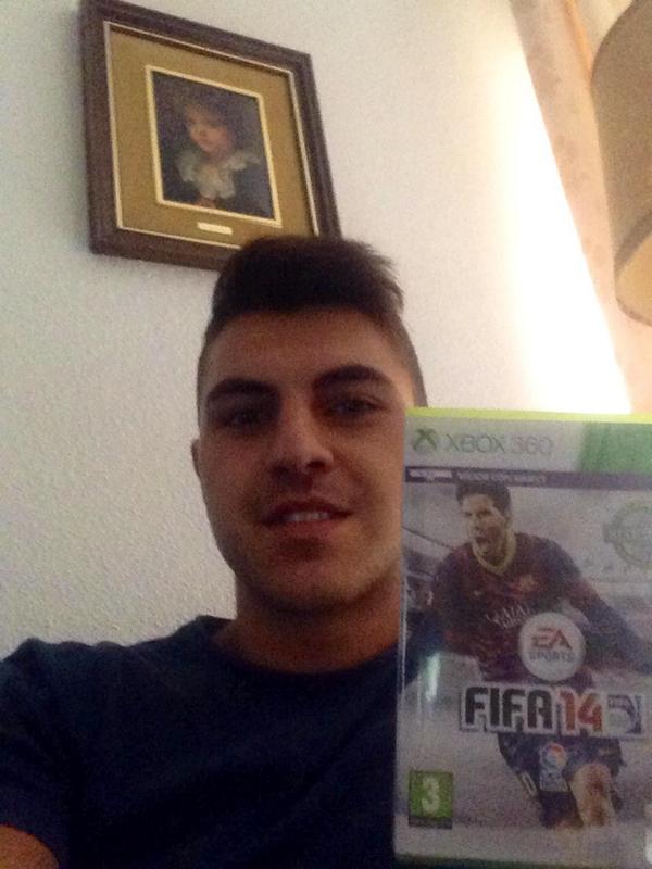 AngelPeraleo's tweet photo. Una partidita? @danielbraVOS13 😘😘 http://t.co/trxUjwTTU6