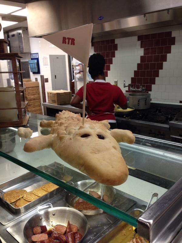 CoachCurry's tweet photo. Brunch was awesome at Bryant Dining Hall this morning and loved the decor! #RollTide #bamacode http://t.co/Cir0EpRNIP
