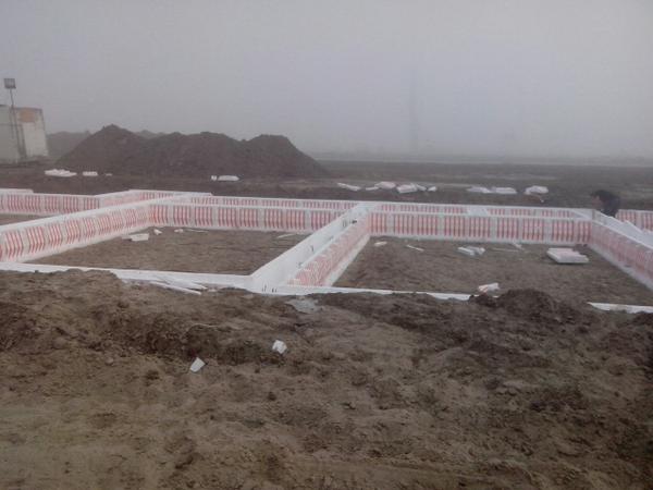 Kleinbouwurk's tweet photo. Ook de fundering van blok 1 ligt er in. http://t.co/sDGK3it3kt