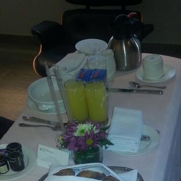 CHAYANNEMUSIC's tweet photo. Buenos dias! Me acompañan a desayunar? 
#ChayanneEnTodoEstare http://t.co/GHoe59pXHu
