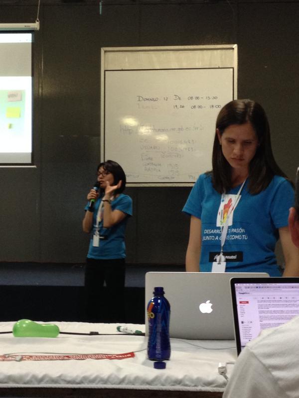 xfryan's tweet photo. @adisleydisrodrig y @zahaeri cocinan una #retrospectiva #agile y divertida en #TWcodingzone #CampusParty #CPQuito4 http://t.co/UfTzqOqnaL