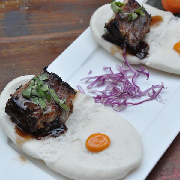 Did anyone order the mini jerk steamed buns? 😍