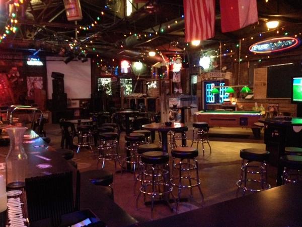 The Roadhouse doors are opening in just a few minutes. Let's do this!

#FortWorth #happyhour #livemusic