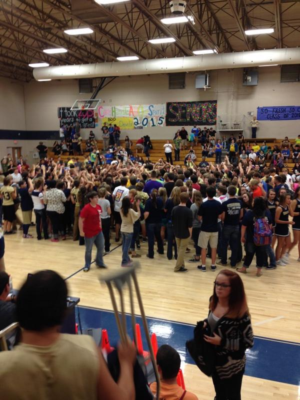 SYCnation_'s tweet photo. “Even though i didn't take this...today was so hype! Senior class you are awesome and I love all of you!!! Tag ppl http://t.co/j8gDSF0LNO”