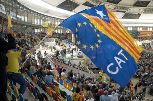 AgenciaTelam's tweet photo. El Parlamento de Cataluña aprobó una ley para convocar el referéndum por su independencia http://t.co/wnnFBYpVcl http://t.co/6EpbfgKsIR