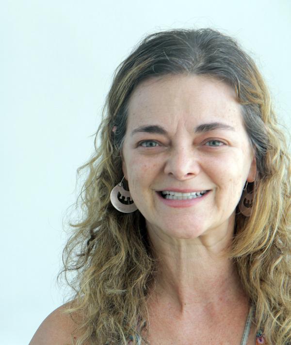 SegundoCadernoP's tweet photo. Inês Peixoto falou sobre a importância da turnê Palmas-Belém para o Grupo Galpão: http://t.co/xSU5aUCP9T http://t.co/V1rMX3hllK