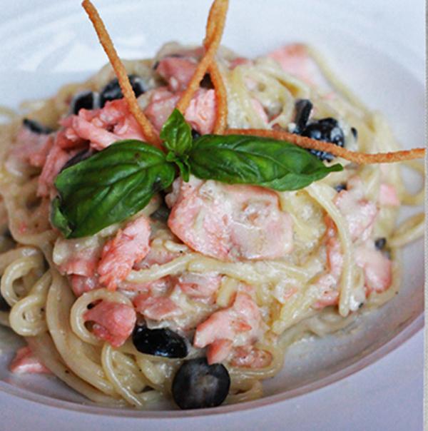 cushykitchen's tweet photo. Fettucine Carbonara, recomended buat yang dilanda lapar malam-malam begini @cushykitchen @sutossurabaya http://t.co/BvjTcb51N7