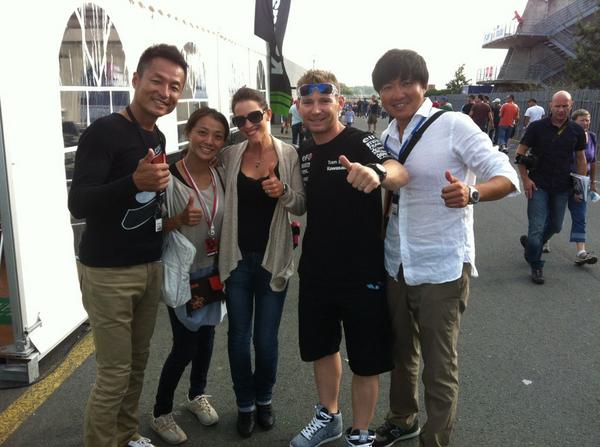 Greg a reçu la visite inattendue de Degushi San son coéquipier des 8 heures de Suzuka !!! Trop cool !!!
