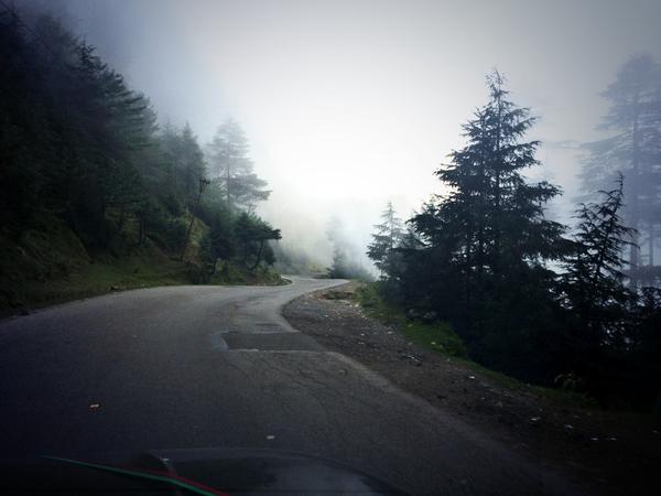 Shaheer_S's tweet photo. Driving into the clouds 😍 http://t.co/ThzxL3cZMm
