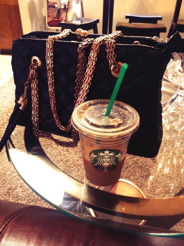 TheHadidPage's tweet image. Got my iced lattè this morning. (: #Benzing #AshBenzo #ImBenzing