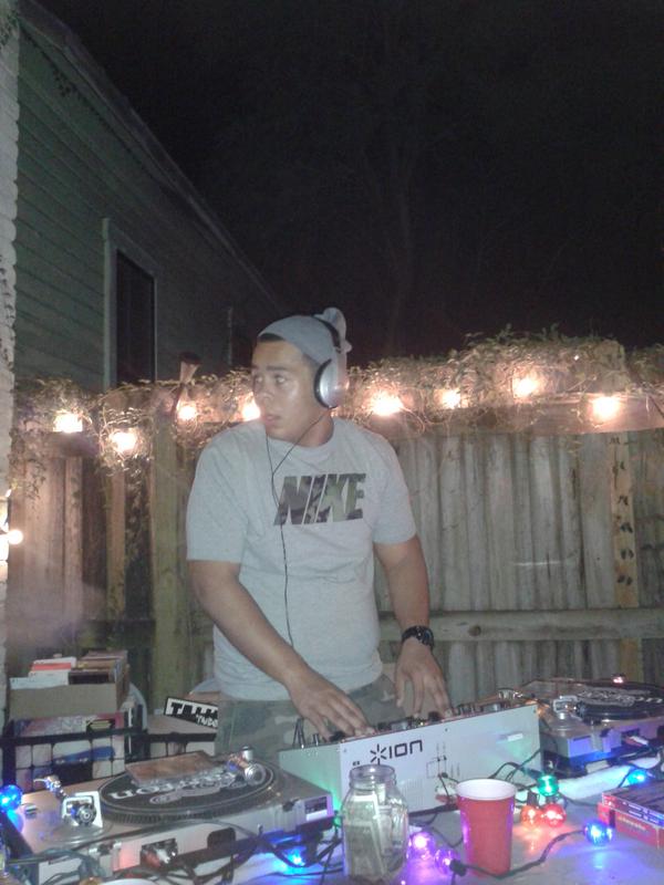 ShotsByScotti's tweet image. “@MikeBrown_NWO: Flashback when my nigga @Bigg_Earl used to fuck up them turntables. #DjRequest http://t.co/zmJsz0OE0z” it'sYA boy Dj Deejay