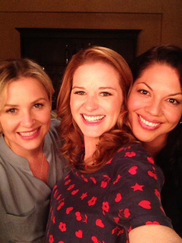 GreysABC's tweet photo. Here's another reason to be happy it's Friday AND #GreysAnatomy comes back next week! http://t.co/ZNtJSDK9lv