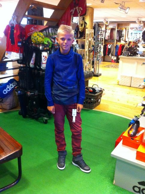 Deze spetter weer stoer en toch ook weer netjes aangekleed ! Daar hoef je echt niet voor van Urk af !!