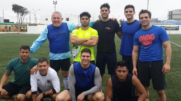 rafaelcardozotv's tweet photo. Que buen partido de futbol @rafaelcardozotv @NicolaPorcella @MathiasBrivio @Yacoturco9 @RenzoPietroniC http://t.co/MxRsPMCb3t