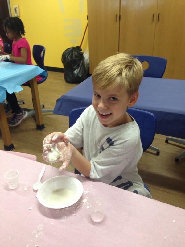 rhondaybrown's tweet image. 3rd graders having fun in Science Lab.  Shh don&apos;t tell them it&apos;s school work😜😜#hgcs2014