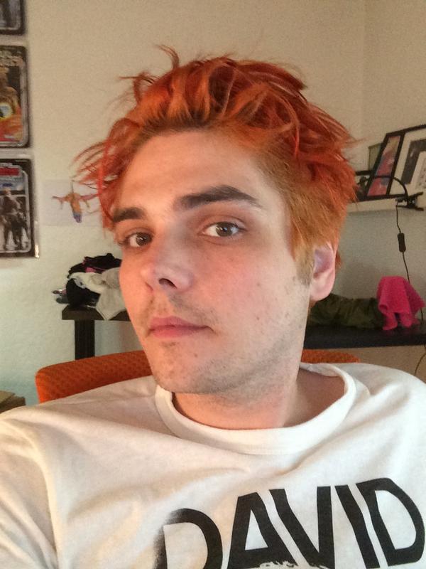 Gerard Way on Twitter: "Morning vibe mid press selfie I don't know why  http://t.co/rfyU5ClO6o" / Twitter