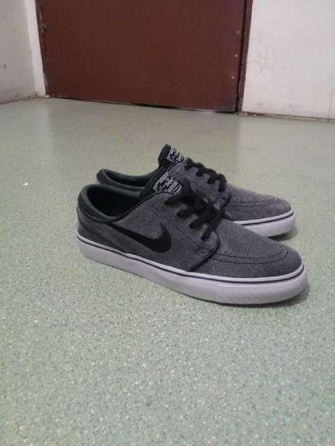 Nike Stefan Janoski Dark Grey/black ONLY size 40 Original Indonesia. WA: 085780545955/line : adellaftanoko
